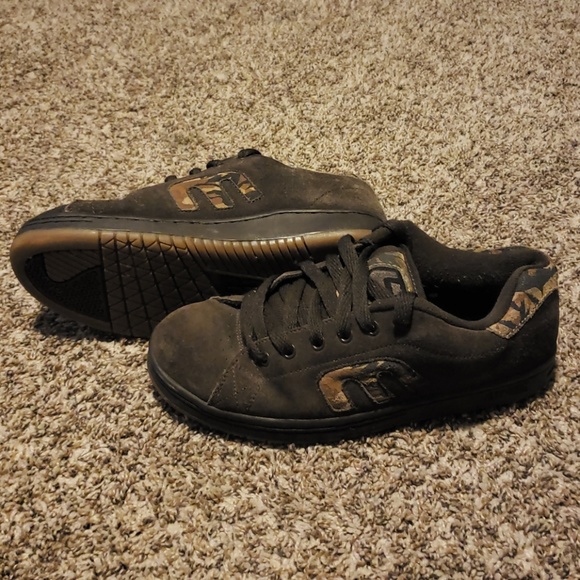 camo etnies